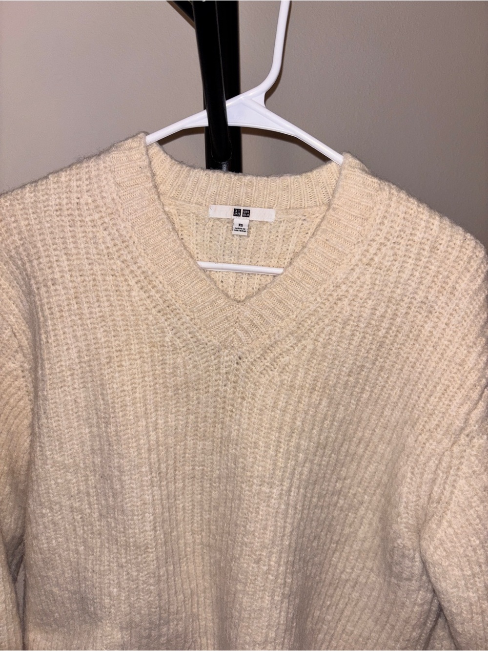 Uniqlo Cream V-Neck Ribbed Sweater